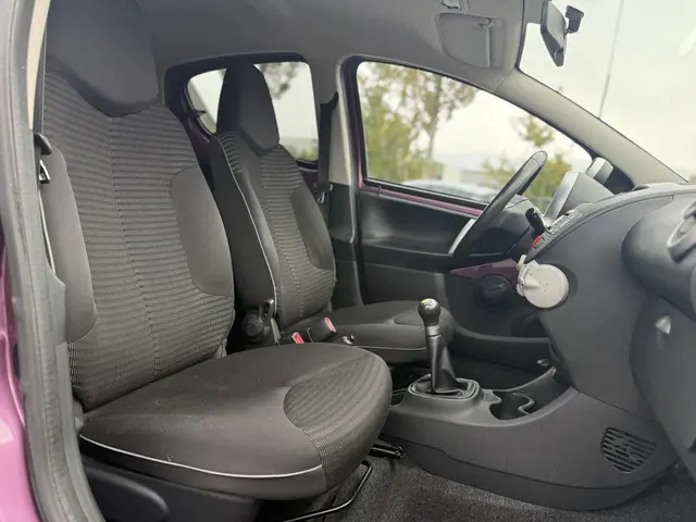 Peugeot 107 1.0 Envy 2012 Benzine 15