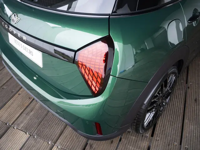 MINI 5-Deurs Cooper C 2026 Benzine 57