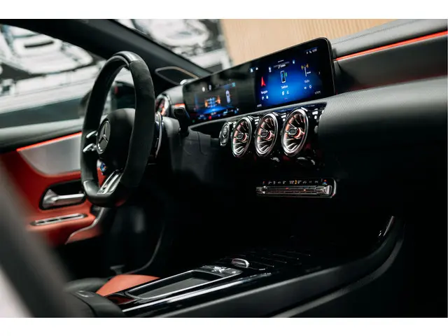 Mercedes-Benz A-Klasse AMG 45 S 4MATIC+ 2023 Benzine 28