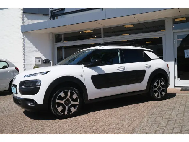 Citroën C4 Cactus 1.2 PureTech Shine 2017 Benzine 2