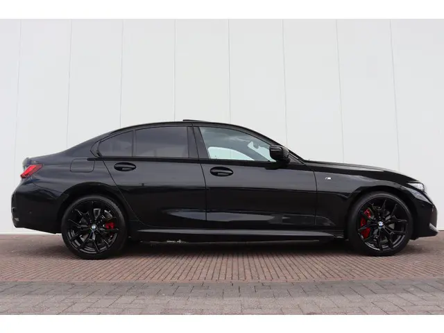 BMW 3 Serie 330e xDrive 2025 Hybride Benzine 4
