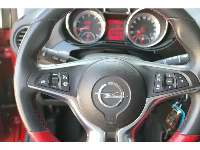 Opel ADAM 1.2 Slam Rood/Zwart Cruise , Airco , 2014 Benzine 16