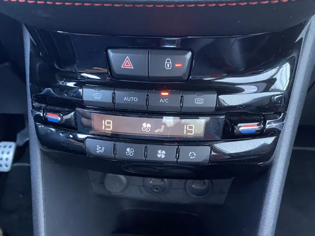 Peugeot 208 1.6 THP GTi 2013 Benzine 11