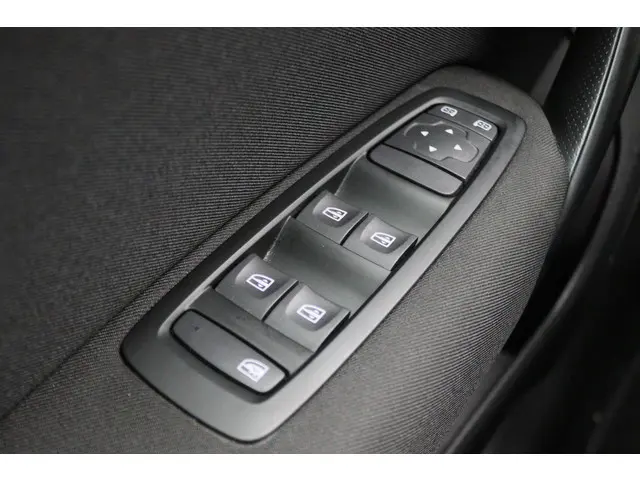 Renault Mégane Estate 1.3 TCe Limited 2019 Benzine 32