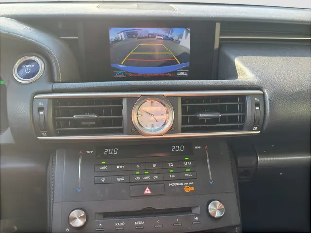 Lexus RC 300h F SPORT 2017 Hybride Benzine 8