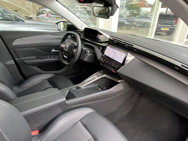 Peugeot 308 SW 1.2T 130pk Automaat Allure 2024 Benzine 7