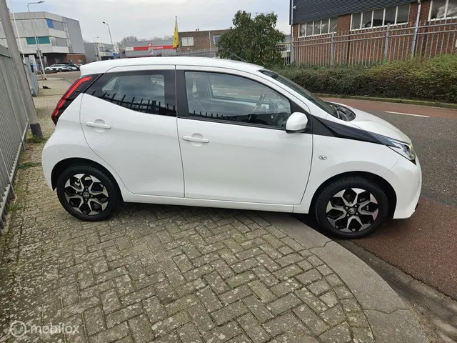 Toyota Aygo 1.0 VVT-i x-play camera 2019 Benzine 5