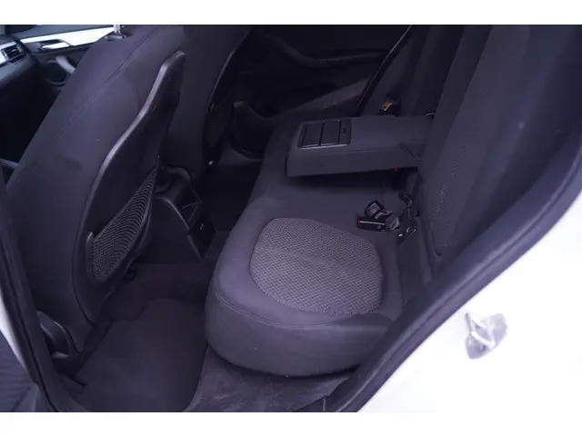 BMW X1 sDrive18i Edition 2019 Benzine 32