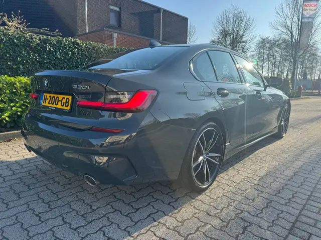 BMW 3 Serie 330i High Executive 2018 Benzine 28