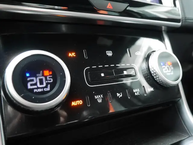 Jaguar XE 2.0 P250 SE 2020 Benzine 28