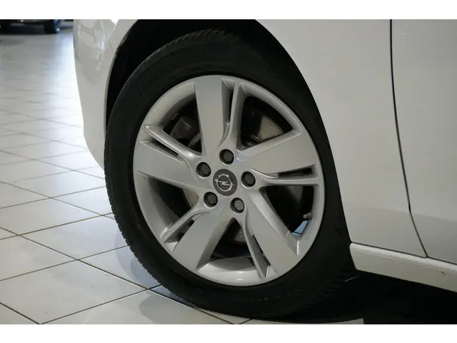 Opel Zafira Tourer 1.6 Blitz 2016 Benzine 40