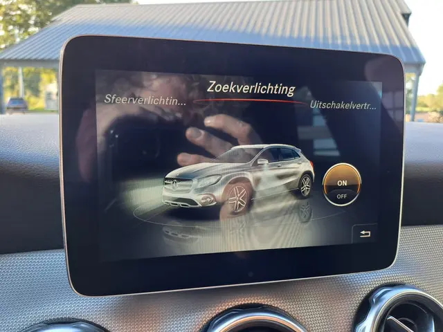 Mercedes-Benz GLA 180 Activity Edition 2017 Benzine 53