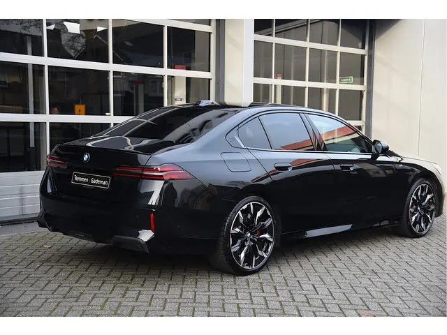 BMW 5 Serie 520i M-Sport 2024 Benzine 37