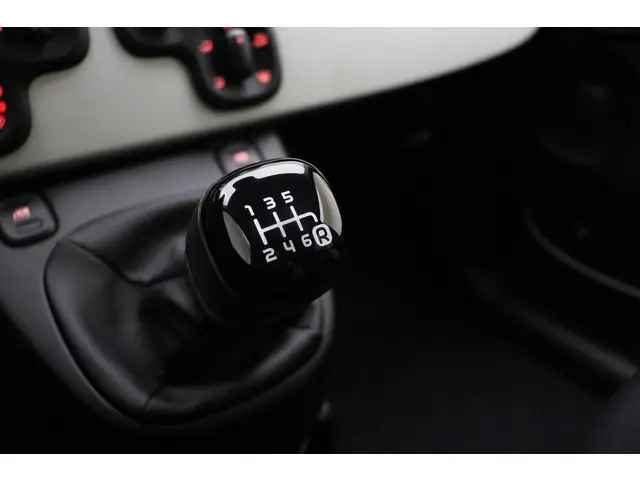 Fiat Panda 1.0 Hybrid Pandina 2025 Benzine 21