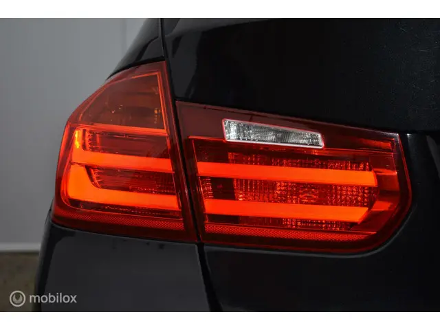 BMW 3 Serie 320i High Executive 2014 Benzine 31
