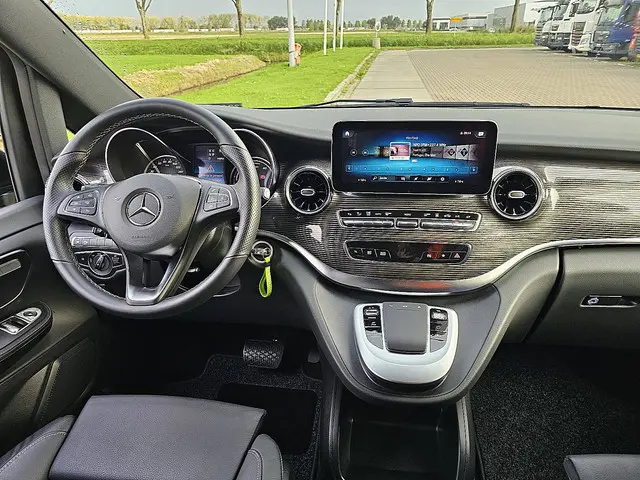 Mercedes-Benz EQV 300 2024 Elektrisch 8