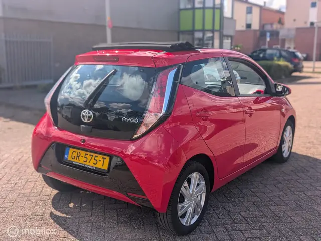 Toyota Aygo 1.0 VVT-i x-wave CABRIO! 2015 Benzine 4
