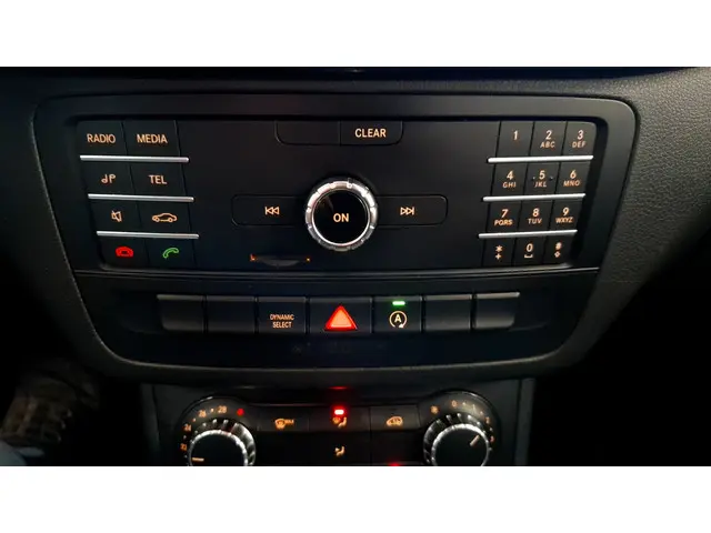 Mercedes-Benz B-Klasse 160 Automaat 2017 Benzine 12