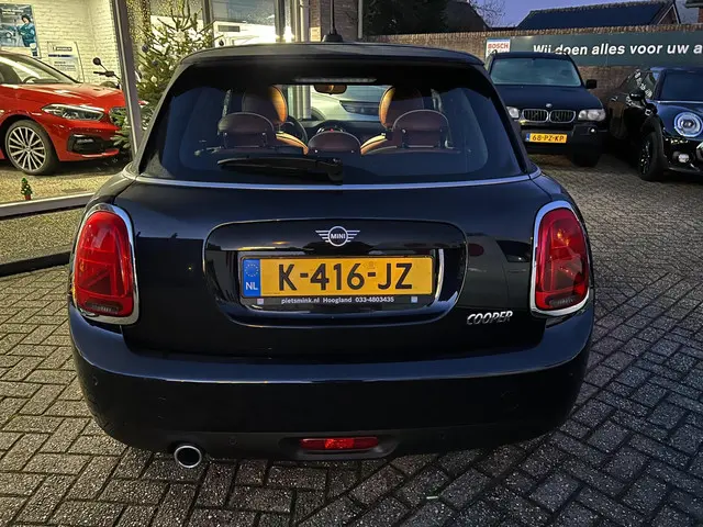 MINI Cooper Mini 1.5 Business Edition 2021 Benzine 22
