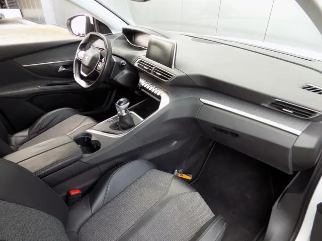Peugeot 5008 1.2 PureTech Blue Lease Premium 2018 Benzine 2