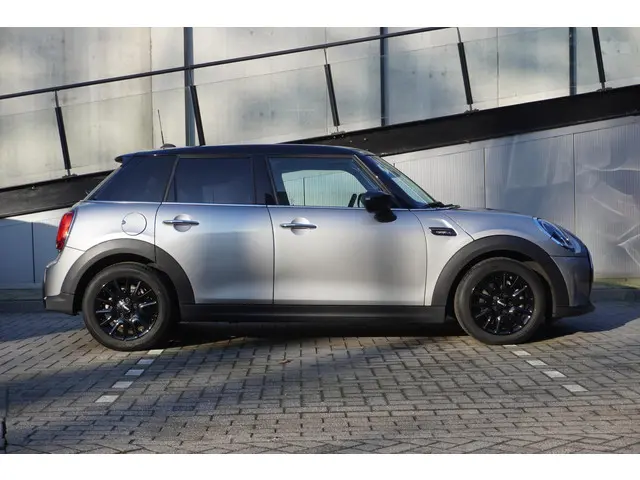 MINI 5-Deurs Cooper C 2023 Benzine 4