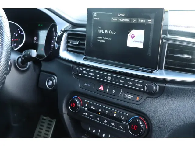 Kia Ceed 1.6 T-GDi GT | 200PK - PANO - UNIEK VOL! 2019 Benzine 34