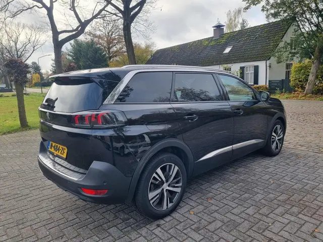 Peugeot 5008 1.2 PT Allure P.Bns 2022 Benzine 5