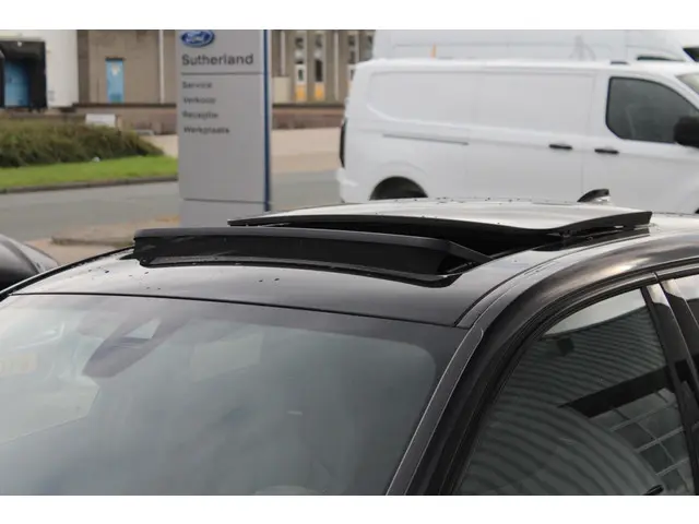 BMW 1 Serie 120i High Executive Edition 2021 Benzine 19