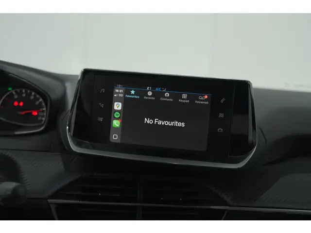 Peugeot 2008 PureTech 130 EAT8 Allure 2023 Benzine 61