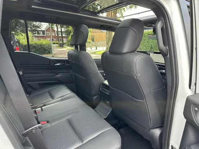 Toyota Land Cruiser 2.8 D-4D President 2025 Diesel 40