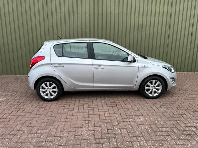 Hyundai i20 1.2i i-Deal 2014 Benzine 9