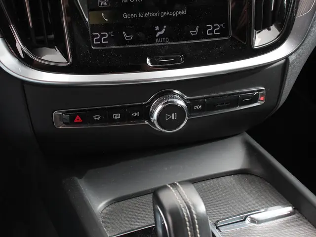 Volvo V60 2.0 B4 R-Design 2022 Benzine 12