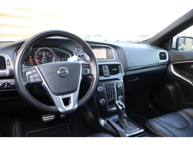 Volvo V40 T3 Polar+ Sport 2019 Benzine 15
