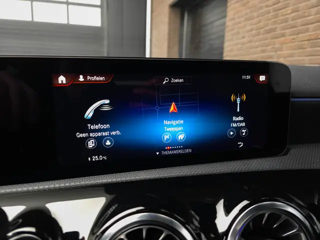 Mercedes-Benz A-Klasse 250 e AMG 2022 Hybride Benzine 21