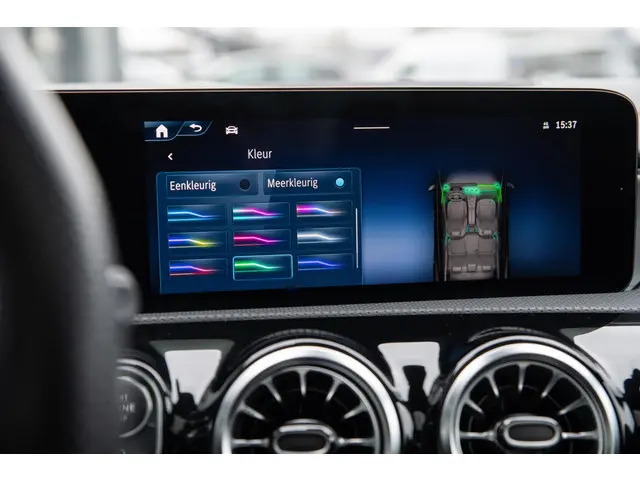 Mercedes-Benz CLA 180 AMG Line 2024 Benzine 52