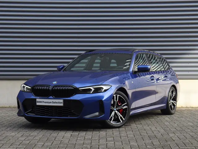 BMW 3 Serie Touring 330i xDrive 2025 Benzine 40