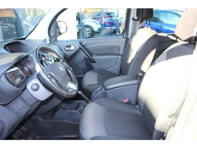 Renault Kangoo Family 1.2 TCe 115 pk Limited 2018 Benzine 12