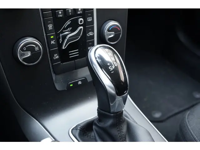 Volvo V40 1.5 T2 R-Design 2018 Benzine 13