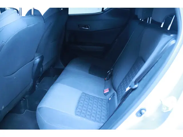 Toyota C-HR 1.8 Hybrid Business Plus 2021 Hybride Benzine 8