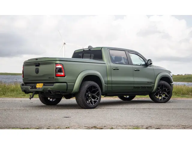 Dodge Ram 1500 5.7 V8 4x4 Crew Cab Limited 2024 Benzine 67