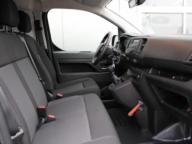 Peugeot Expert 1.5 BlueHDI 100 S&S L2 2023 Diesel 8