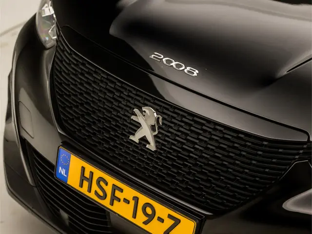 Peugeot 2008 1.2 PureTech Sport 2022 Benzine 27