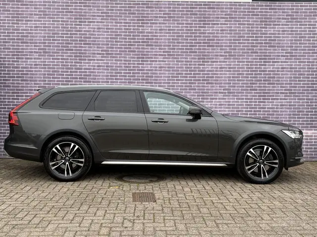 Volvo V90 Cross Country 2.0 B5 AWD Pro 2021 Benzine 37