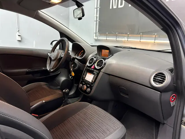 Opel Corsa 1.2-16V BlitZ 2014 Benzine 10