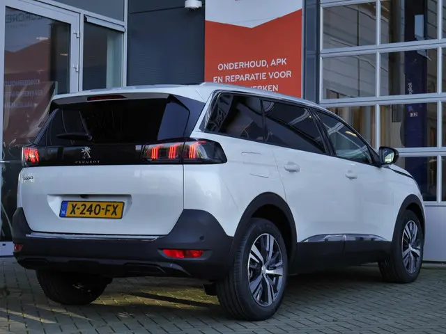 Peugeot 5008 1.2 Hybrid Allure Pack Business 2023 Benzine 5