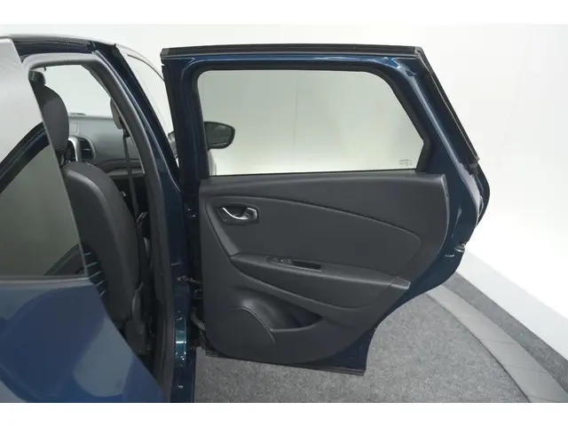 Renault Captur TCe 120 Intens 2017 Benzine 61