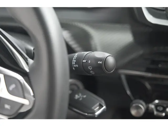 Peugeot 2008 PureTech 130 Active Pack 2023 Benzine 36