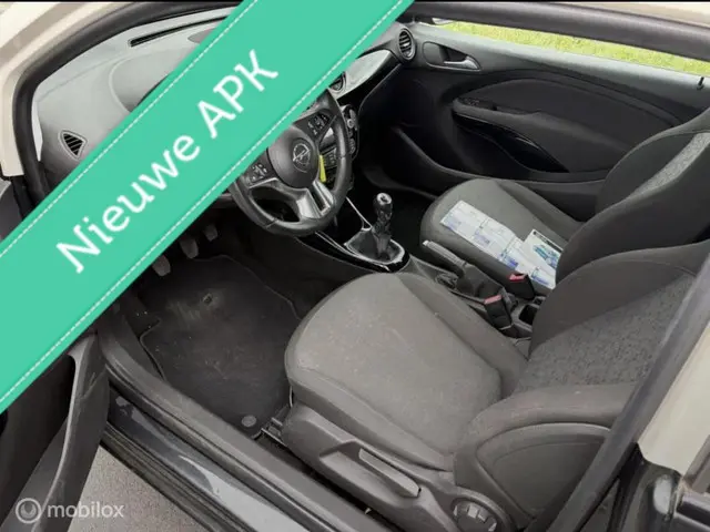 Opel ADAM 1.2 2015 Benzine