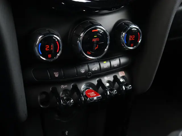 MINI 3-Deurs One 2022 Benzine 15