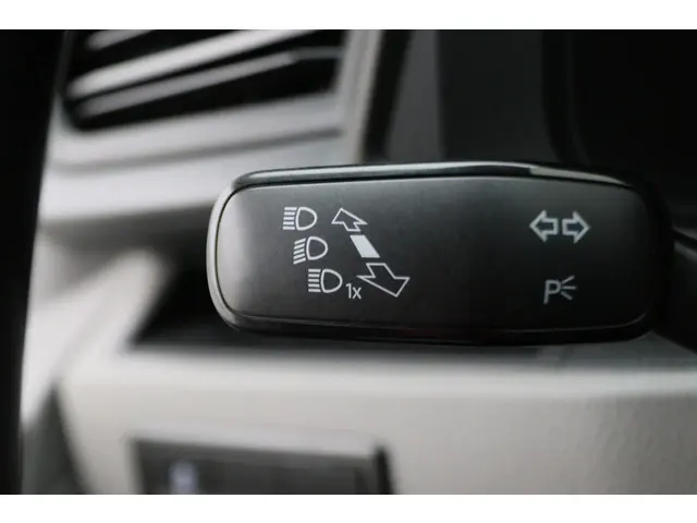 Volkswagen Transporter 2.0 TDI DSG L1H1 2022 Diesel 32